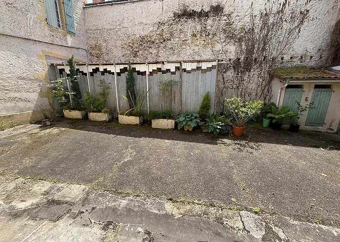 Hirondelles 7 * אוז'ני-לה-בן